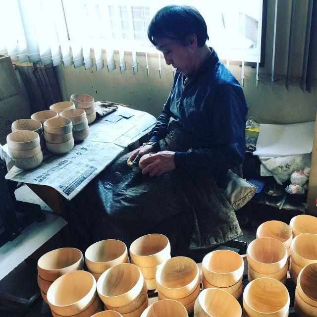 【モバイルタンブラー】thermo mug × 土直漆器 うるし唐草 (ブラック) | 越前漆器 | 匠市 - Image 3