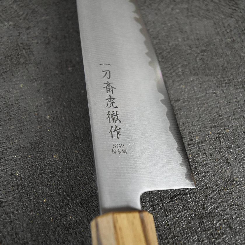 【三徳包丁】粉末ハイス鋼スーパーゴールド(SG2) (両刃) 樫八角柄 180mm|BECOSオリジナル | 関の刃物|一刀斎虎徹 - Image 5