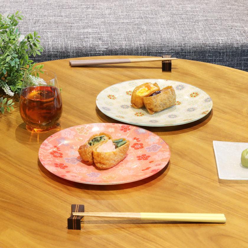 【皿2枚セット】丸皿 22cm 梅 & 菊 | 西陣織 | 江村商店 - Image 2