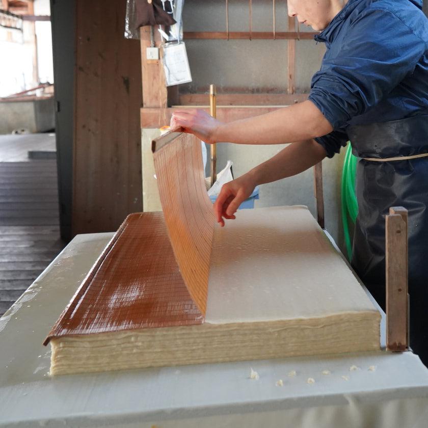 【カードケース】型染 楮 (黄) 名刺入れ | 黒谷和紙 | 黒谷和紙協同組合 - Image 18